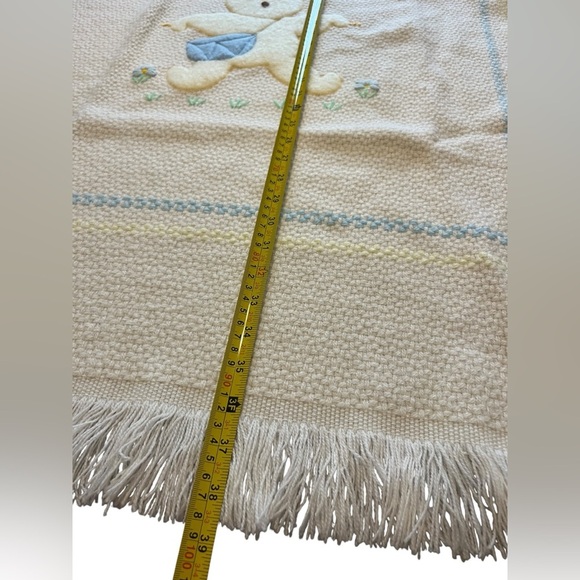 Vintage Saks Fifth Avenue Beautiful Knitted Cream Baby Blanket With Fringes Bear - Picture 6 of 7